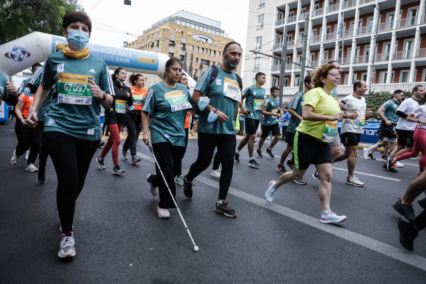 Ο 38ος Αυθεντικός Μαραθώνιος της Αθήνας σε 25 κλικ