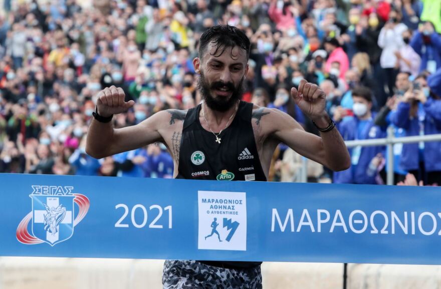 Ο Κώστας Γκελαούζος νικητής στον Κλασικό Μαραθώνιο Αθηνών με ρεκόρ διαδρομής