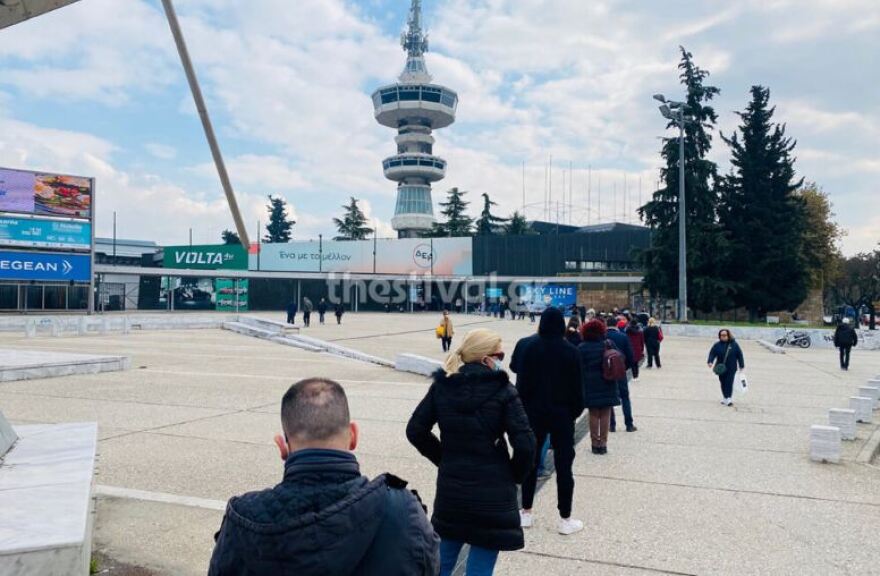 Ουρές και αναμονή στη Θεσσαλονίκη για ένα rapid test
