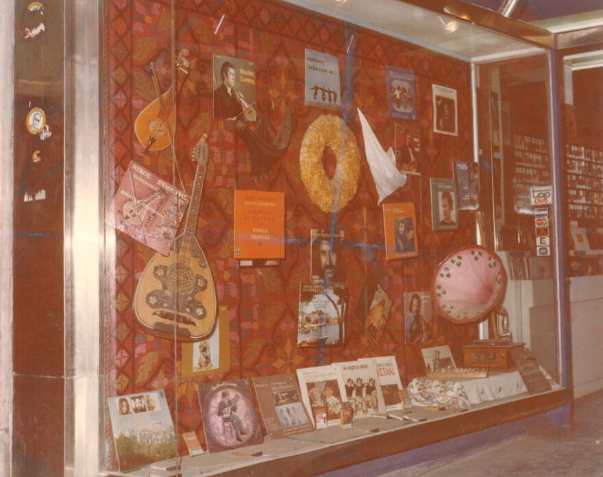 Πέθανε ο Στέλιος Αεράκης, μουσικός του Νίκου Ξυλούρη και «ψυχή» της κρητικής δισκογραφίας