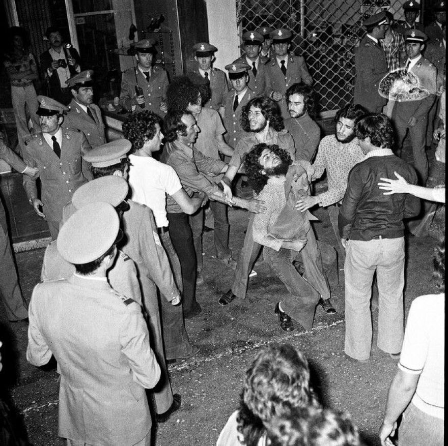 Πολυτεχνείο: Η ιστορία του Διονύση Μαυρογένη - Οκτώ μήνες φυγάς στα βουνά της Κρήτης ως την πτώση της χούντας