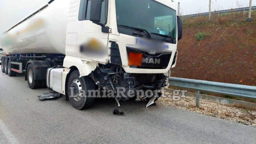 Φθιώτιδα: Ξεκληρίστηκε οικογένεια σε μετωπική σύγκρουση βυτιοφόρου με ΙΧ