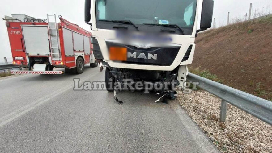 Φθιώτιδα: Ξεκληρίστηκε οικογένεια σε μετωπική σύγκρουση βυτιοφόρου με ΙΧ