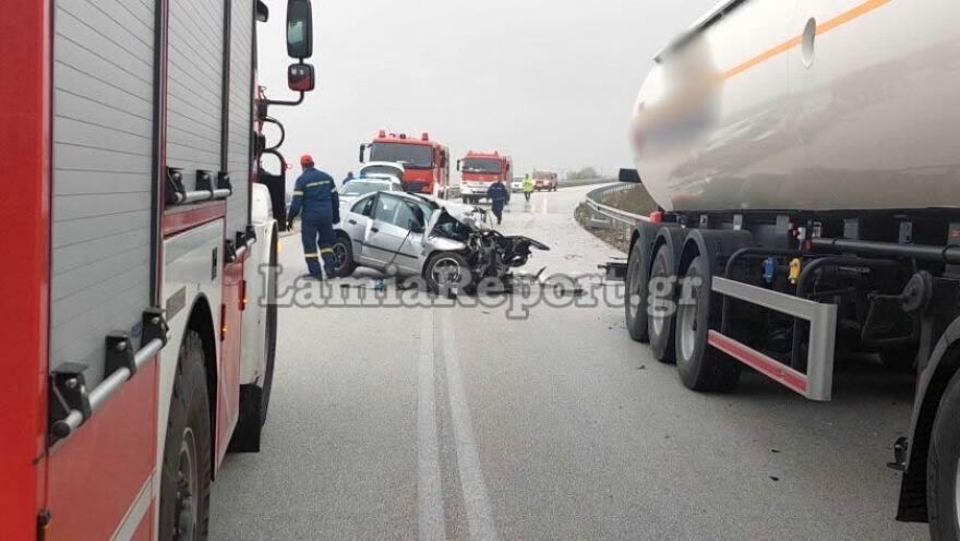 Φθιώτιδα: Ξεκληρίστηκε οικογένεια σε μετωπική σύγκρουση βυτιοφόρου με ΙΧ