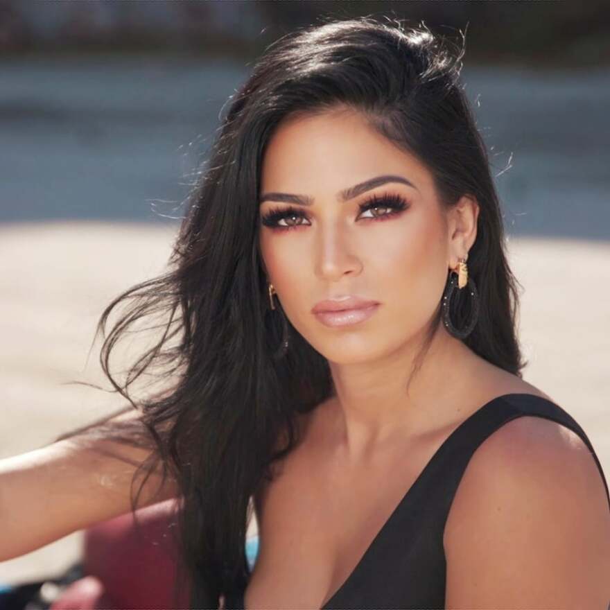 Ο Σταμάτης Γονίδης έγραψε τραγούδι για την κούκλα κόρη του Στεφανία