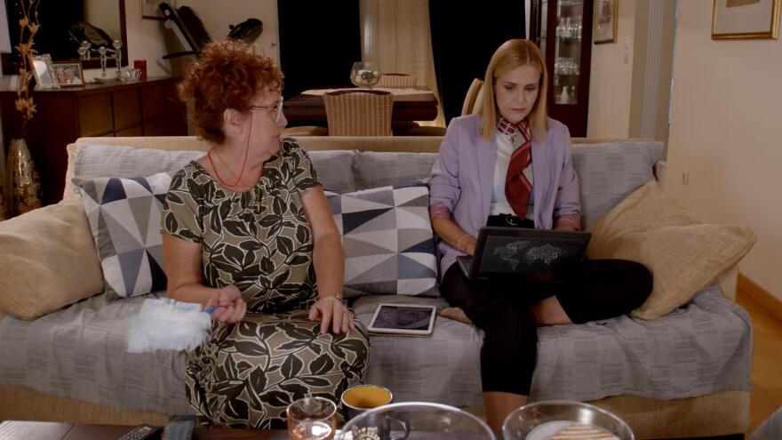 Η καριέρα της Έλλης ως μεσίτρια ξεκινά με τρομερή επιτυχία στην σειρά «Άσε μας ρε μαμά»