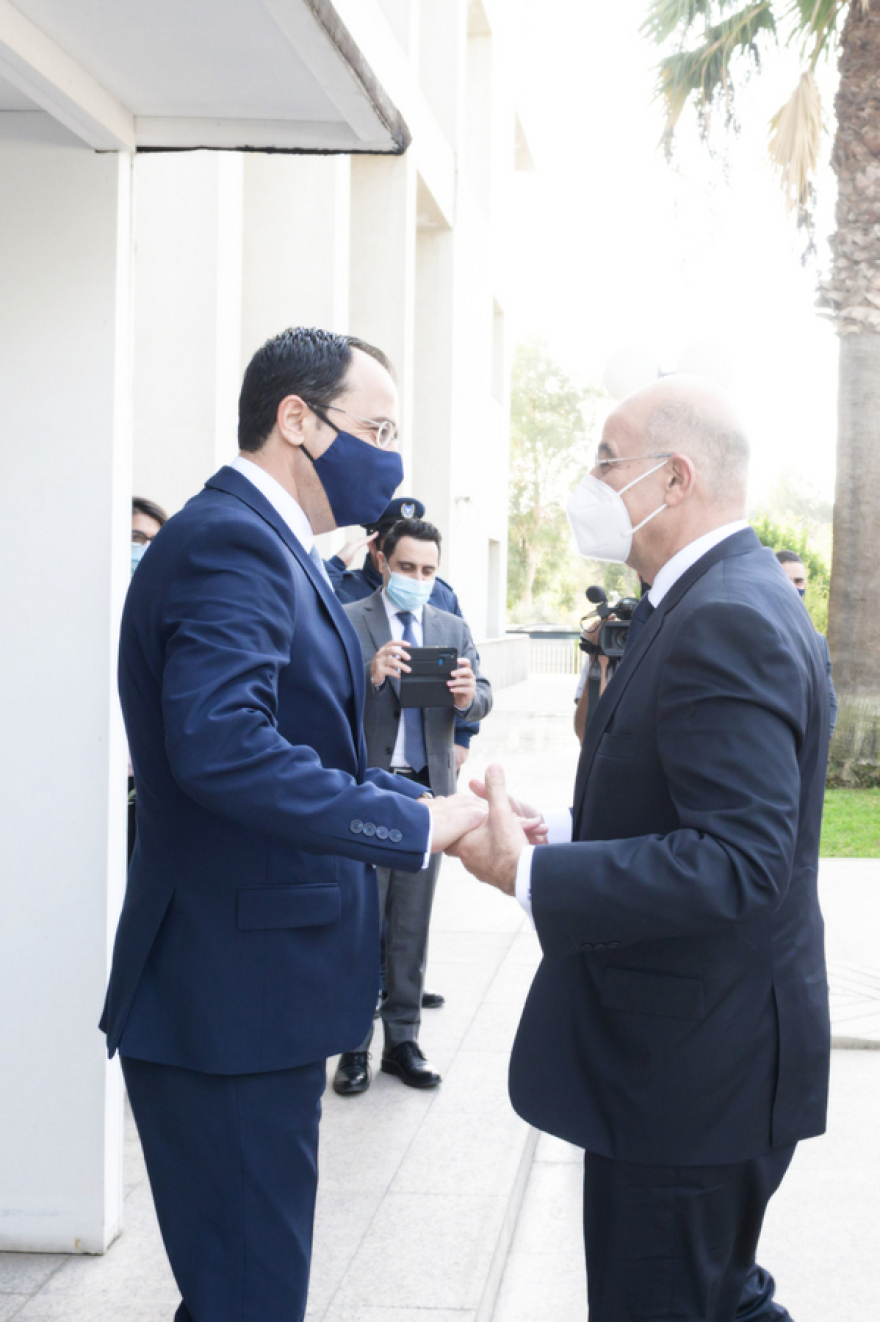 «Οι προκλήσεις δεν θα μείνουν αναπάντητες» το μήνυμα Δένδια στην Άγκυρα