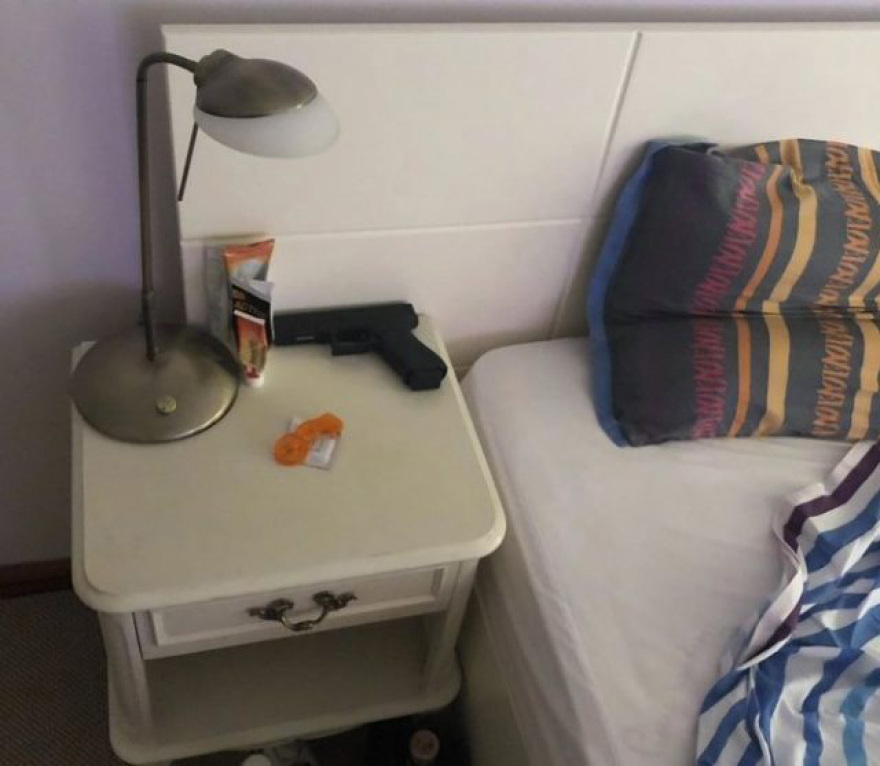 Νέες φωτογραφίες από ιδιωτικές στιγμές «καίνε» τον Βούλγαρο πρώην πρωθυπουργό 