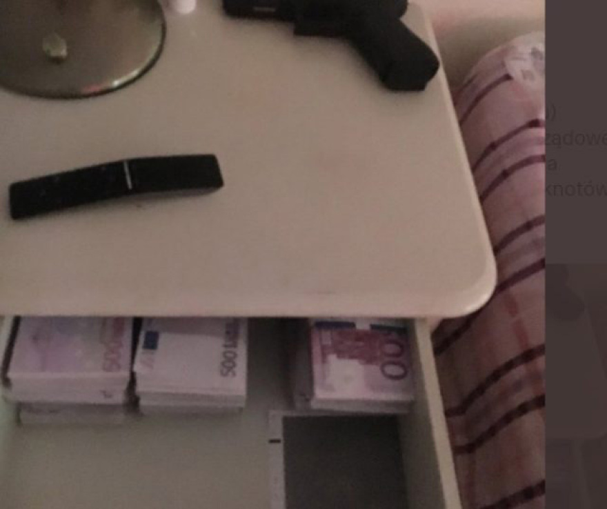 Νέες φωτογραφίες από ιδιωτικές στιγμές «καίνε» τον Βούλγαρο πρώην πρωθυπουργό 