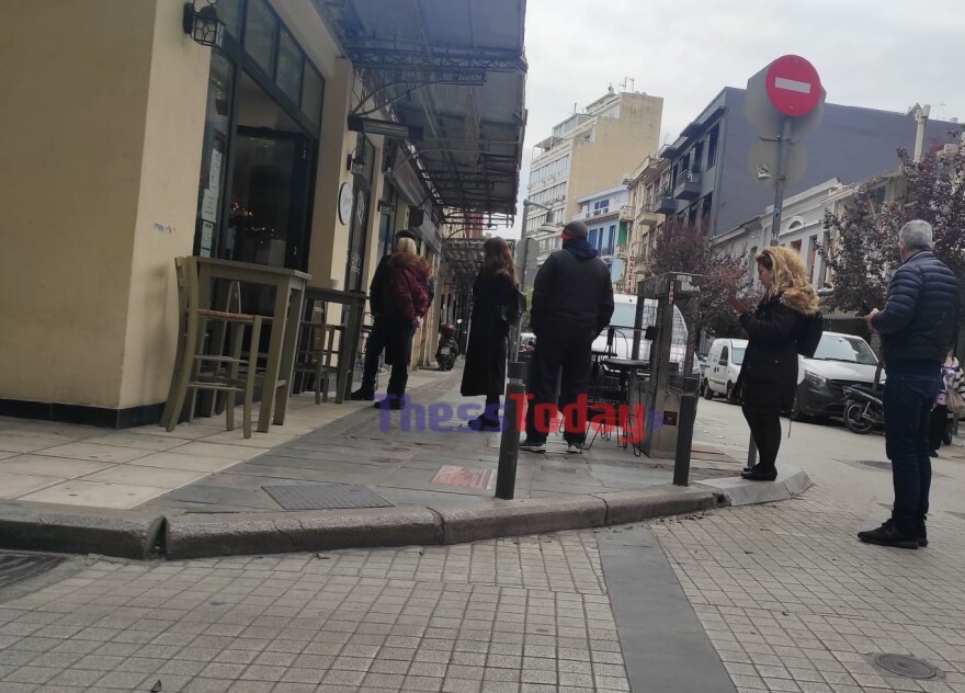 Κατέβασε ρολά η εστίαση, άδειασαν οι πλατείες - Τι ζητούν οι ιδιοκτήτες 