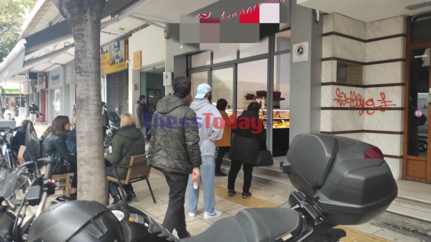 Κατέβασε ρολά η εστίαση, άδειασαν οι πλατείες - Τι ζητούν οι ιδιοκτήτες 