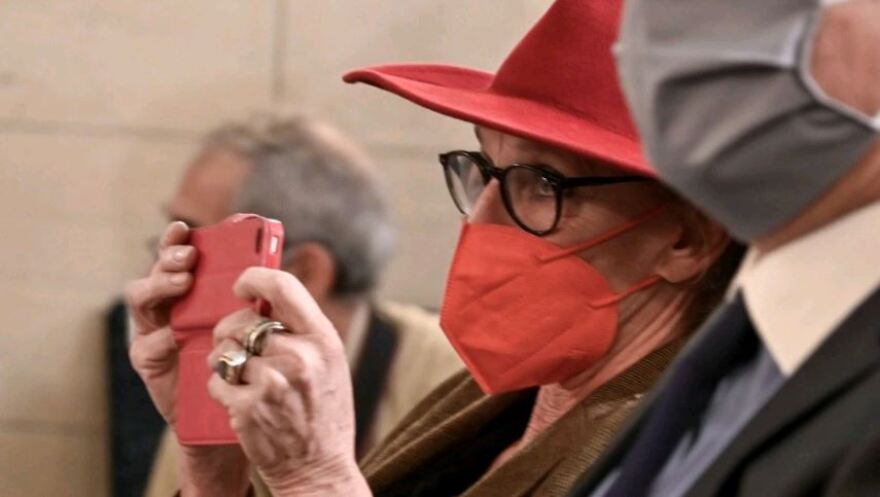 Ίνγκεμποργκ Μπέουχελ: Φεύγω από την Ελλάδα, λέει η δημοσιογράφος που επιστρέφει πίσω στην Ολλανδία