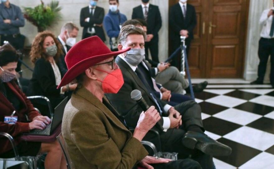 Ίνγκεμποργκ Μπέουχελ: Φεύγω από την Ελλάδα, λέει η δημοσιογράφος που επιστρέφει πίσω στην Ολλανδία