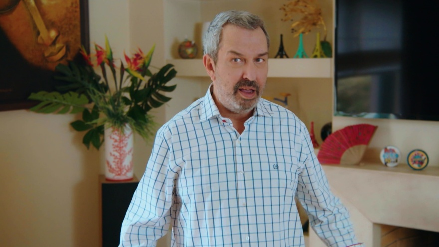 «Συμπέθεροι απ' τα Τίρανα»: Η Πένη σκέφτεται να ρισκάρει όσο δεν πάει με τον Μπουκουράν