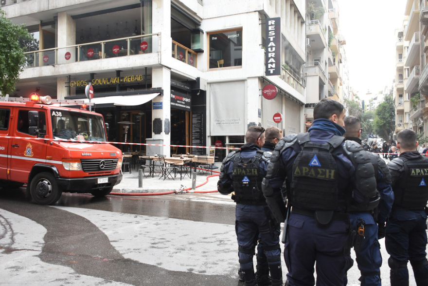 Φωτιά σε εστιατόριο στην οδό Μητροπόλεως, στο κέντρο της Αθήνας 