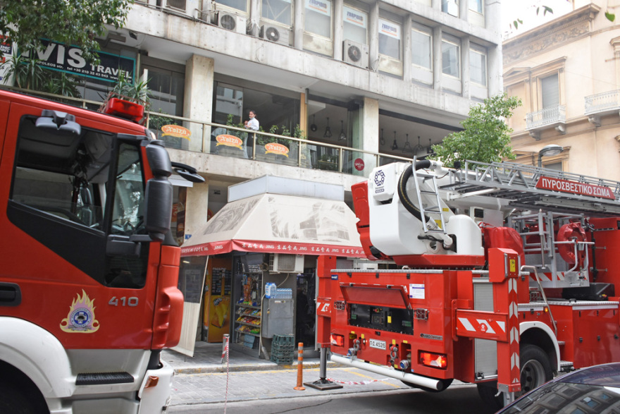 Φωτιά σε εστιατόριο στην οδό Μητροπόλεως, στο κέντρο της Αθήνας 