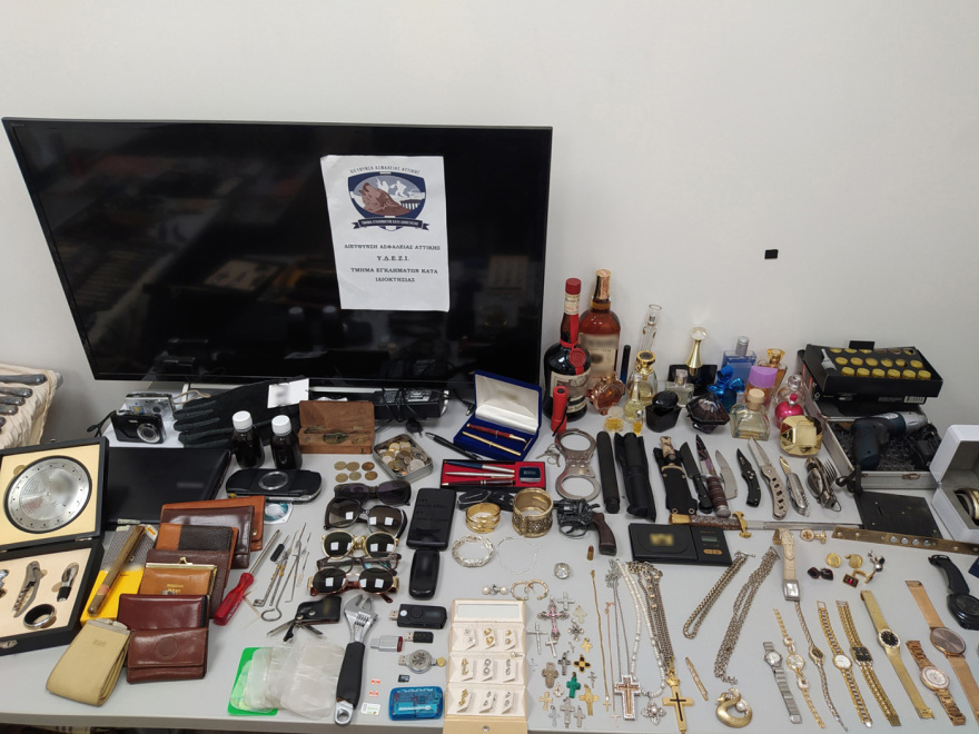 Εξαρθρώθηκε σπείρα διαρρηκτών που είχε ρημάξει το Παγκράτι - Το κόλπο με τον σκύλο και το... «σημάδεμα»