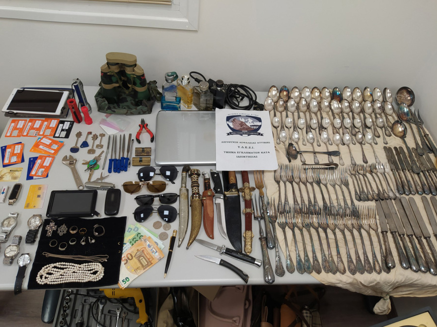 Εξαρθρώθηκε σπείρα διαρρηκτών που είχε ρημάξει το Παγκράτι - Το κόλπο με τον σκύλο και το... «σημάδεμα»