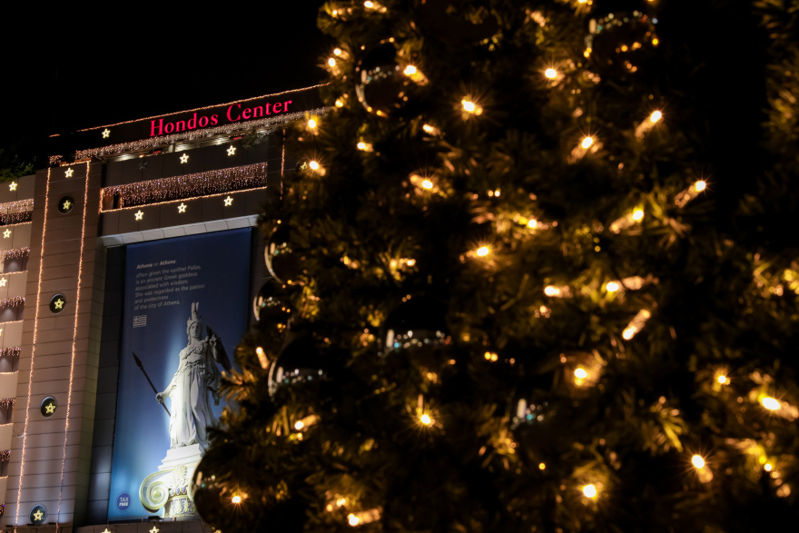 Χριστούγεννα 2021: Δείτε βίντεο και φωτογραφίες από τον γιορτινό στολισμό της Αθήνας