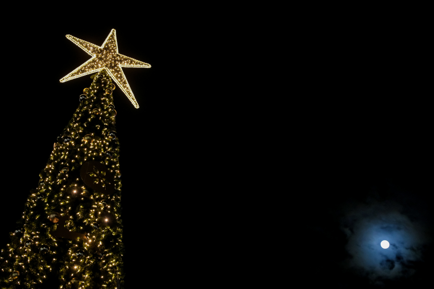 Χριστούγεννα 2021: Δείτε βίντεο και φωτογραφίες από τον γιορτινό στολισμό της Αθήνας