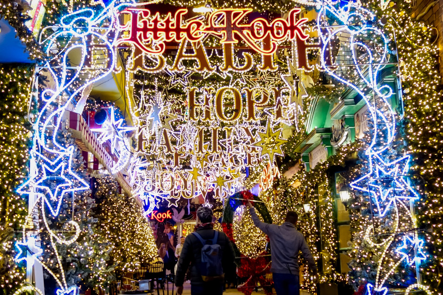 Χριστούγεννα 2021: Δείτε βίντεο και φωτογραφίες από τον γιορτινό στολισμό της Αθήνας