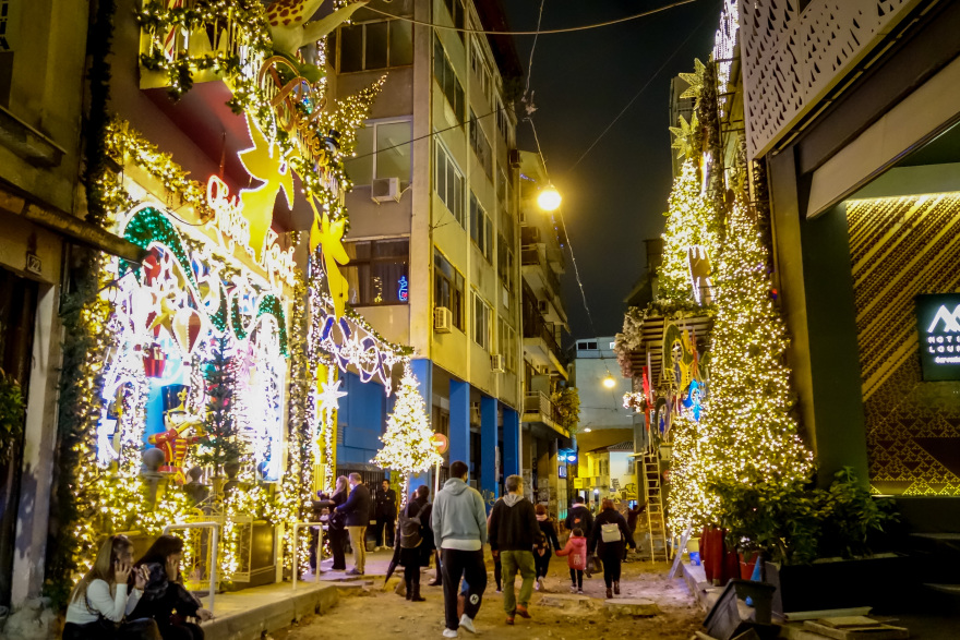 Χριστούγεννα 2021: Δείτε βίντεο και φωτογραφίες από τον γιορτινό στολισμό της Αθήνας