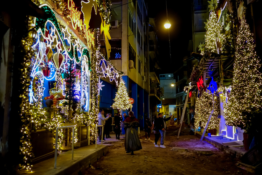 Χριστούγεννα 2021: Δείτε βίντεο και φωτογραφίες από τον γιορτινό στολισμό της Αθήνας