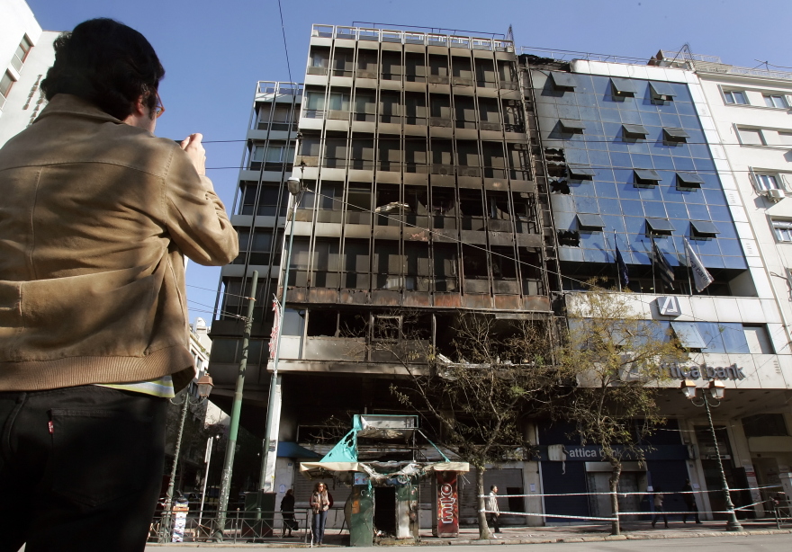 Το Δημόσιο θα πληρώσει τα «σπασμένα» 1,8 εκατ. ευρώ του «μαύρου» Δεκέμβρη του 2008 