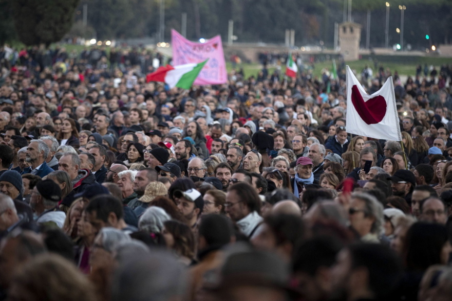 Πάνω από 11.500 τα κρούσματα στην Ιταλία και 49 θάνατοι
