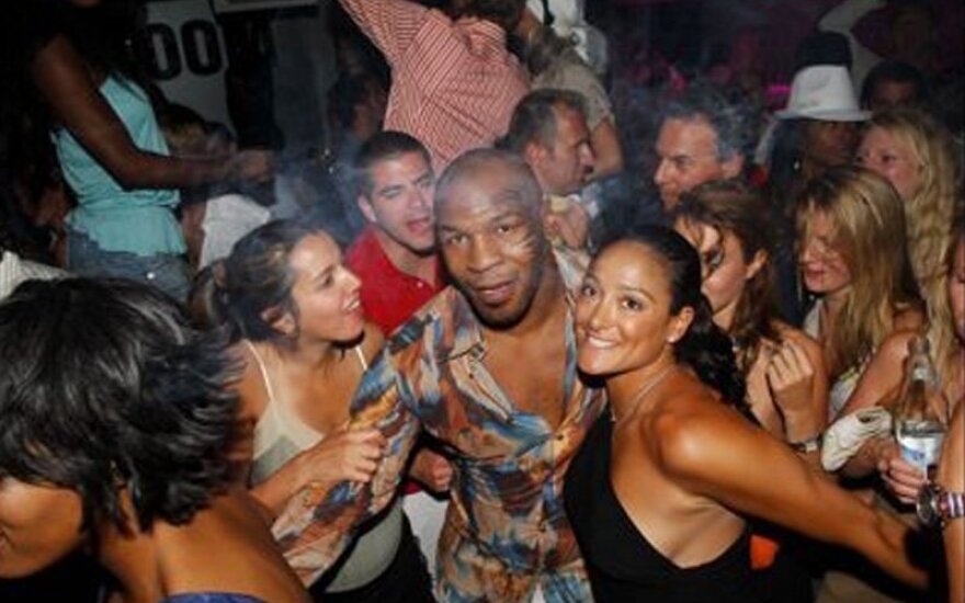 «Ο Τάισον έκανε σεξ πριν από αγώνες για να μην σκοτώσει, έκρυβε κορίτσια σε μπάνια και αποδυτήρια» αποκαλύπτει ο σοφέρ του