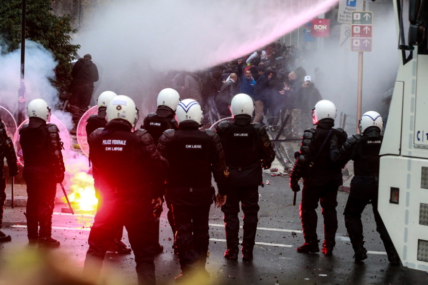 Χάος στο Βέλγιο από τα σοβαρά επεισόδια σε διαδηλώσεις κατά των μέτρων για τον κορωνοϊό