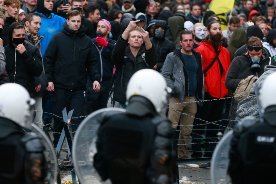 Χάος στο Βέλγιο από τα σοβαρά επεισόδια σε διαδηλώσεις κατά των μέτρων για τον κορωνοϊό