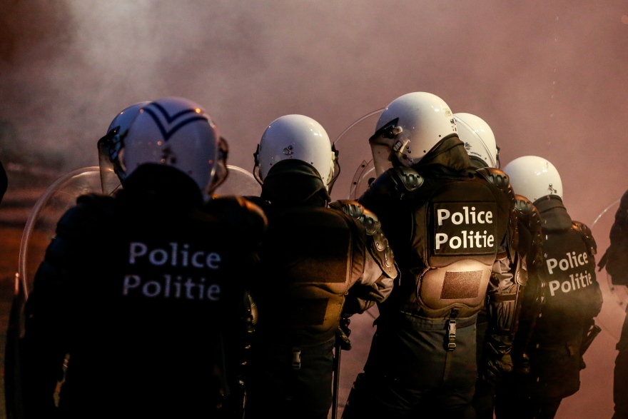 Χάος στο Βέλγιο από τα σοβαρά επεισόδια σε διαδηλώσεις κατά των μέτρων για τον κορωνοϊό