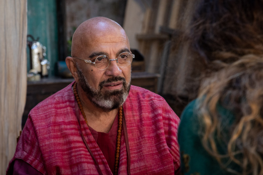 Στην σειρά «Κομάντα και Δράκοι» ο Νεκτάριος προσπαθεί να κρατήσει τη Ναυσικά μακριά από τους Δράκους