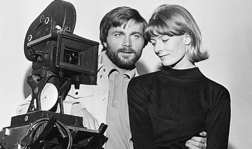 Ο «Τζάγκο» κλείνει τα 80 και... παραμένει ερωτευμένος με την Βανέσα Ρεντγκρέιβ