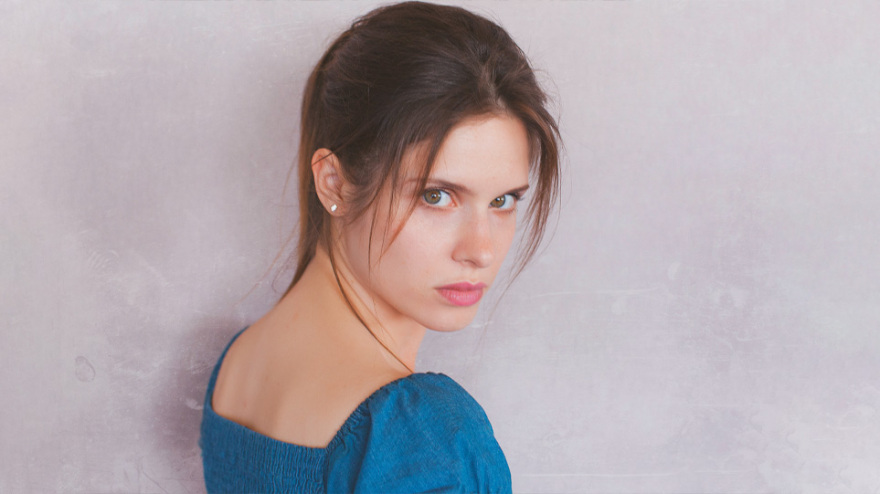 Δάφνη Πατακιά: Μια Ελληνίδα σταρ στο μοναστήρι της ακολασίας 