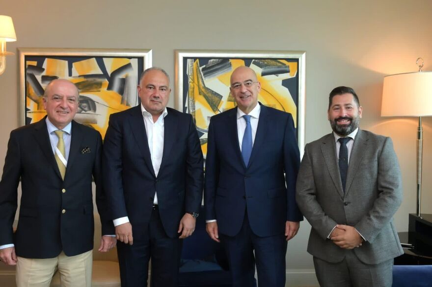 Δένδιας: Συναντήθηκε με κυβερνητικούς αξιωματούχους στο Μπαχρέιν