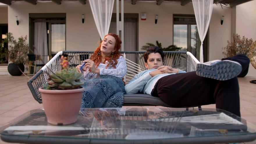 «Άσε μας ρε μαμά»: Όσο ο Θωμάς συνεχίζει να διεκδικεί την Ρωξάνη, τόσο ο θυμός του Δημήτρη μεγαλώνει