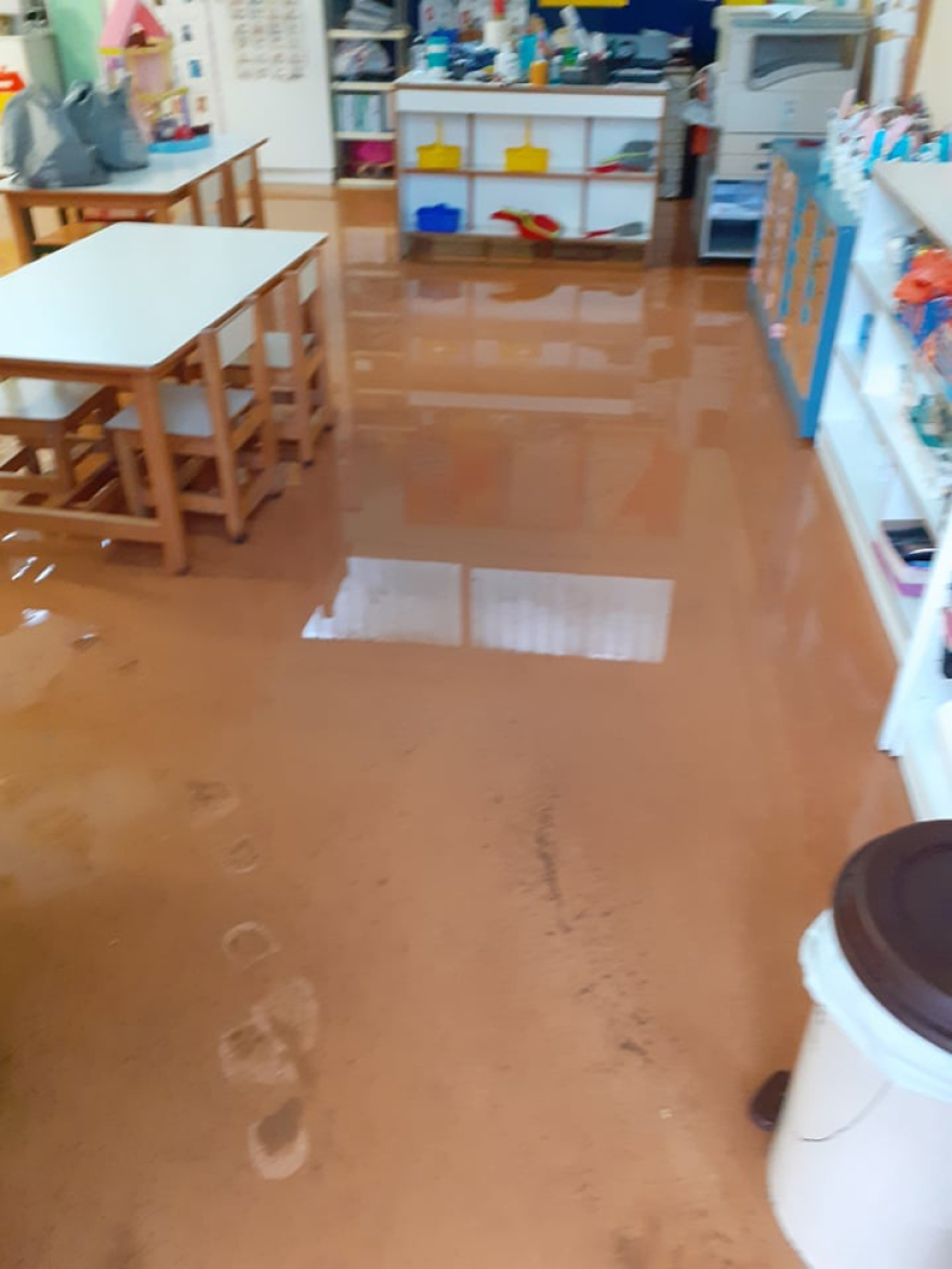 Κακοκαιρία: Aπίστευτες εικόνες από πλημμυρισμένο νηπιαγωγείο στην Καλλιθέα