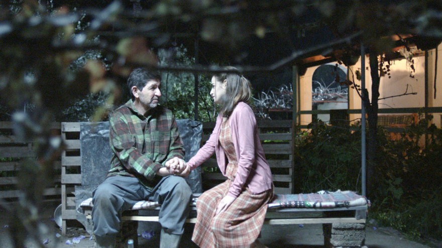 Στο ένατο αυτοτελές επεισόδιο της σειράς «Καρτ Ποστάλ» ένα ιδιαίτερο εύρημα και ανθρώπινα οστά κεντρίζουν το ενδιαφέρον