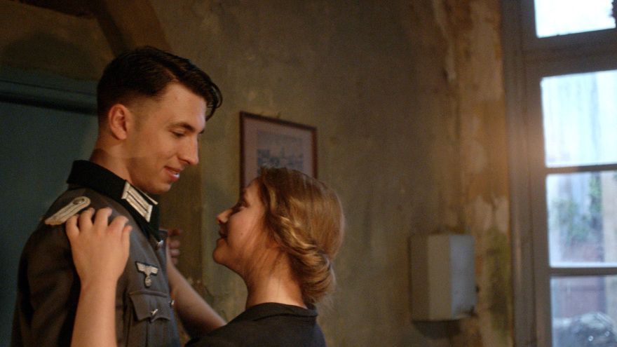 Στο ένατο αυτοτελές επεισόδιο της σειράς «Καρτ Ποστάλ» ένα ιδιαίτερο εύρημα και ανθρώπινα οστά κεντρίζουν το ενδιαφέρον