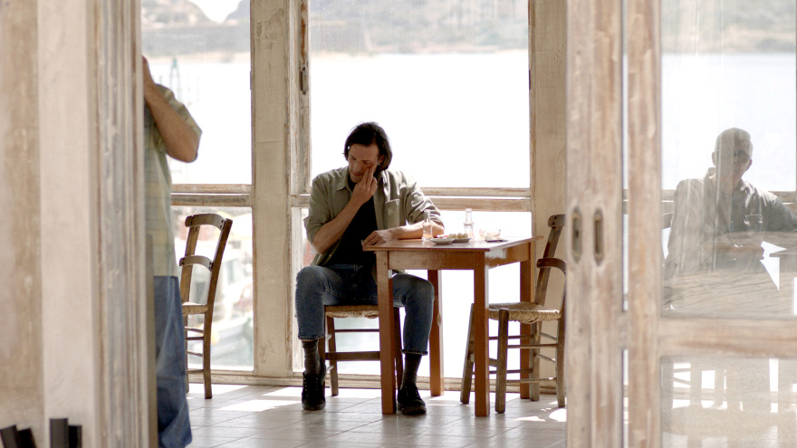 Στο ένατο αυτοτελές επεισόδιο της σειράς «Καρτ Ποστάλ» ένα ιδιαίτερο εύρημα και ανθρώπινα οστά κεντρίζουν το ενδιαφέρον