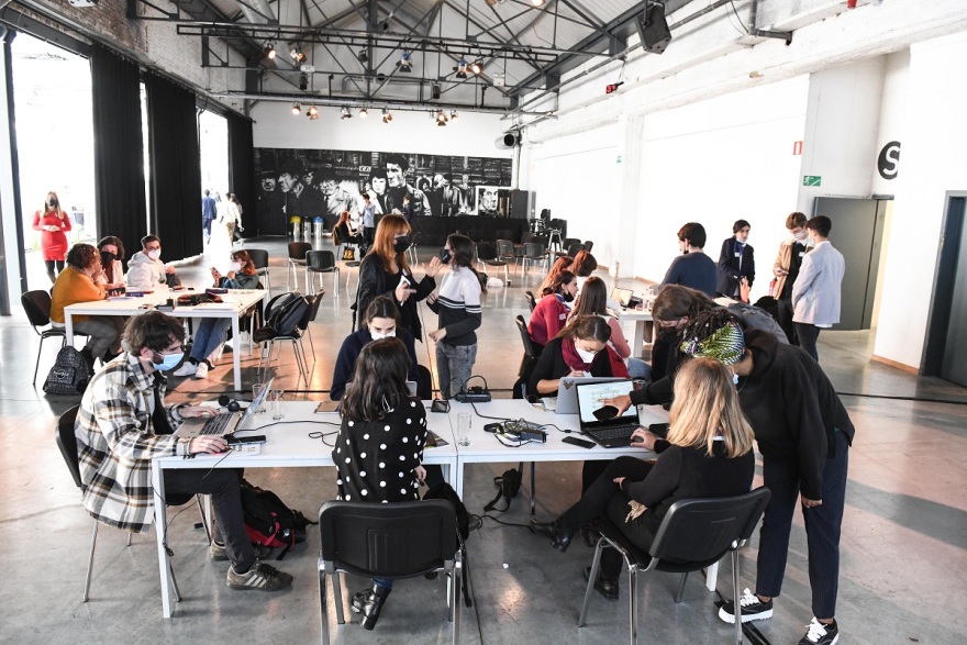 Θεσσαλονίκη: Τρεις μαθητές λυκείου διακρίθηκαν σε διεθνή διαγωνισμό ρητορικής στις Βρυξέλλες