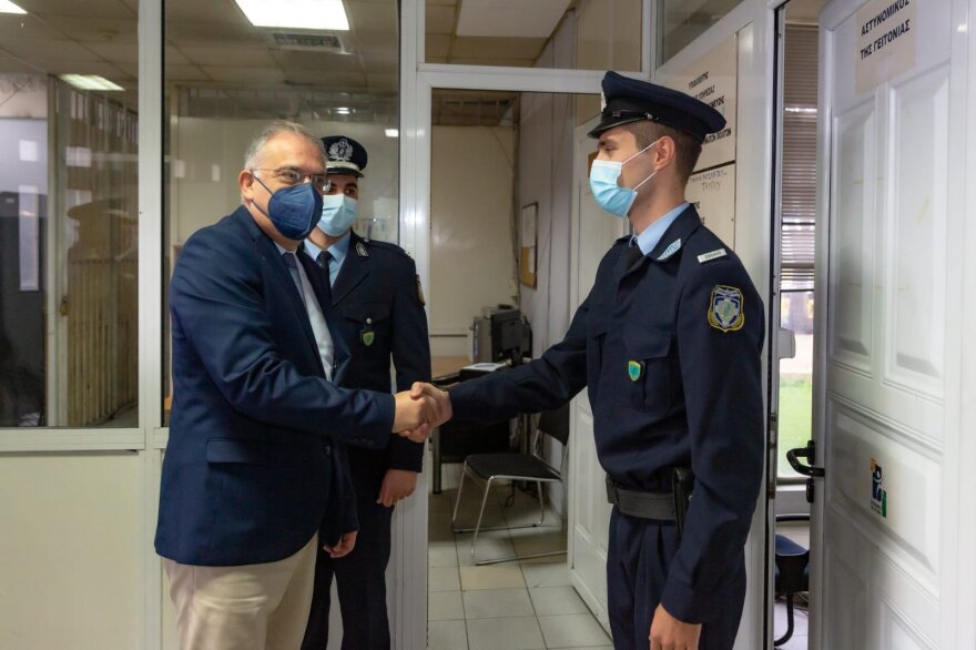 Ικανοποίηση Θεοδωρικάκου για την εξιχνίαση των υποθέσεων με τα fake news και τα πλαστά πιστοποιητικά εμβολιασμού