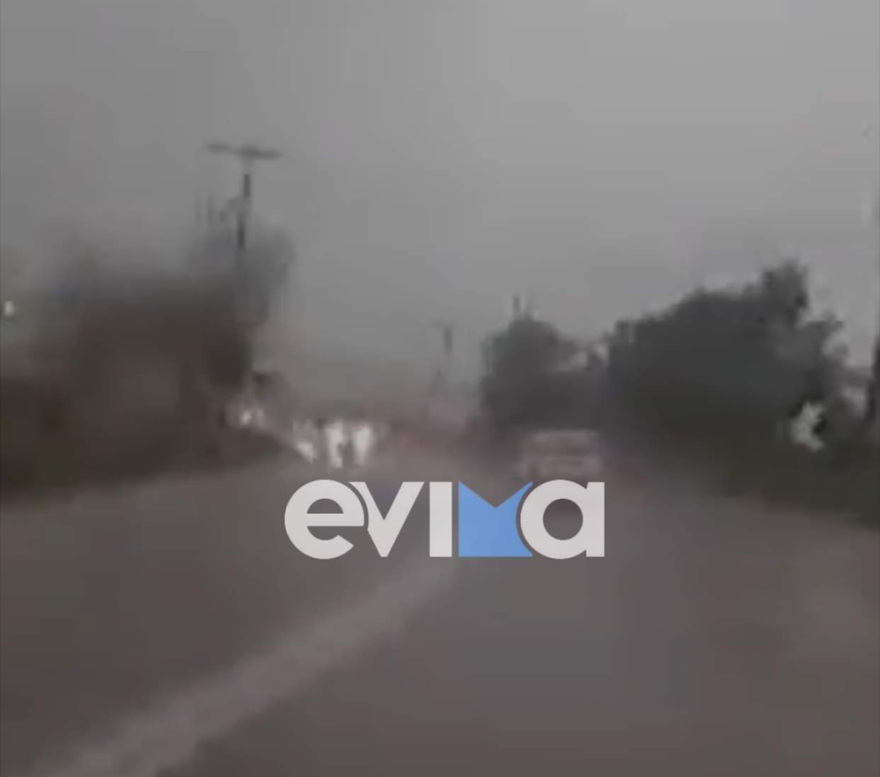 Κακοκαιρία: Πλημμύρισαν δρόμοι από την ισχυρή βροχόπτωση στην Εύβοια