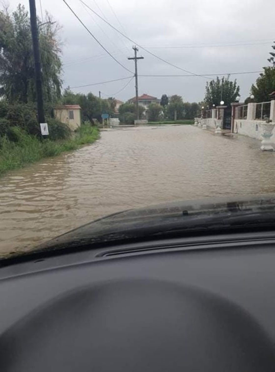 Καιρός: Η δυτική Ελλάδα στη «δίνη» της κακοκαιρίας - Διεκόπη η κυκλοφορία στην Πατρών - Πύργου, λόγω πλημμύρας  - Δείτε βίντεο