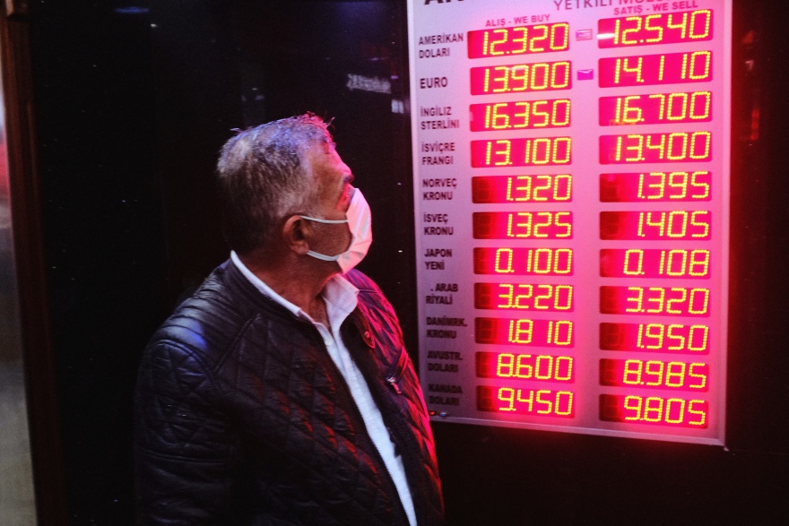 Το «γινάτι» του Ερντογάν με τα επιτόκια στέλνει την λίρα στα τάρταρα