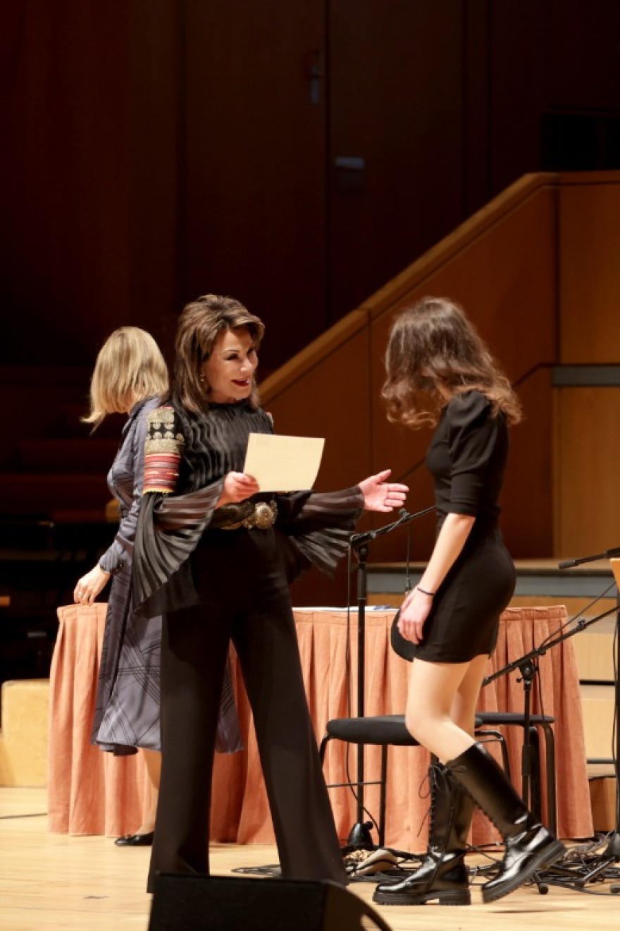 Γιάννα Αγγελοπούλου: Από τα χέρια των μαθητών η δάδα της δημιουργίας περνά στις επόμενες γενιές