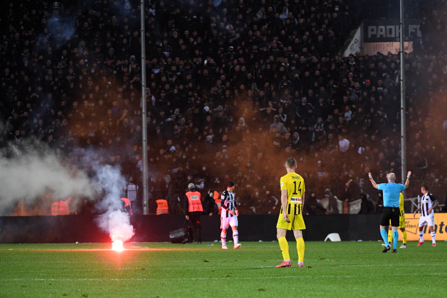 Δείτε φωτογραφίες από την εισβολή και τα επεισόδια των οπαδών του ΠΑΟΚ