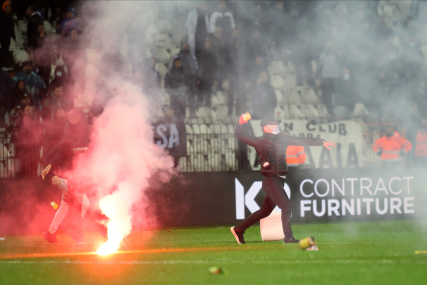 Δείτε φωτογραφίες από την εισβολή και τα επεισόδια των οπαδών του ΠΑΟΚ